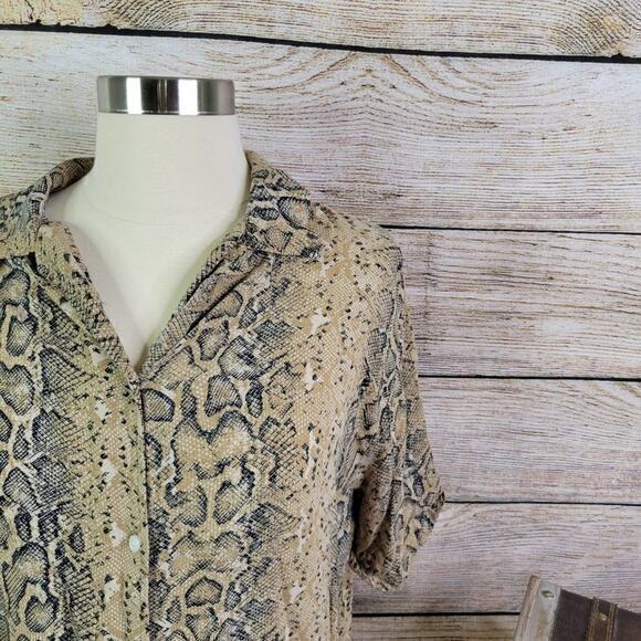 Wild Fable Snakeskin Button Down Collar‎ Crop XS - Picture 2 of 6
